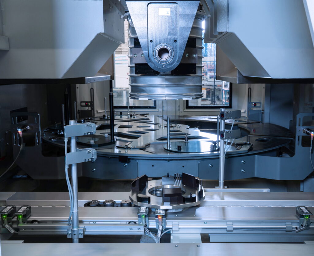 The components are aligned and centered with high precision. Customized clamping solutions ensure process reliability.